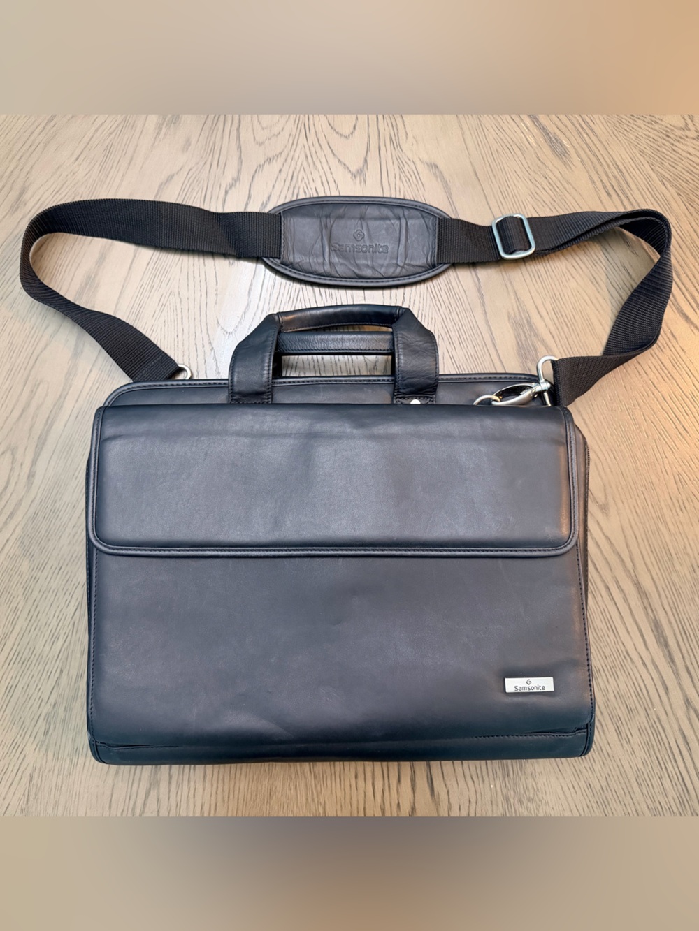 Samsonite Black Leather Laptop Messenger Bag